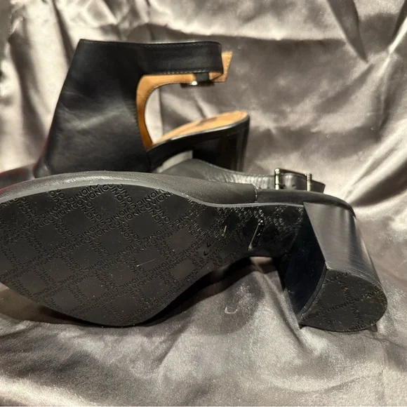 Vionic size 8.5 W 'Lacey' Black Leather Cutout Heeled Boots / Booties, Like New - Picture 4 of 10